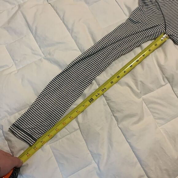 UNIVERSAL THREAD, long sleeve T, XS. Blue stripes, great condition - Picture 9 of 12